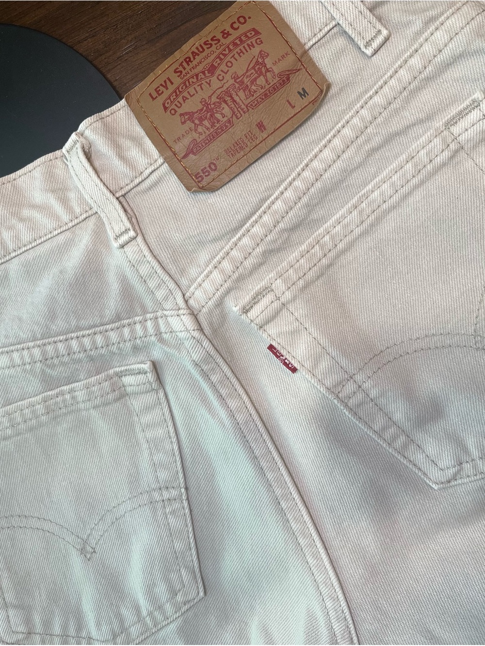 Vintage Levi's 550 cream/ivory relaxed fit tapered leg denim jeans